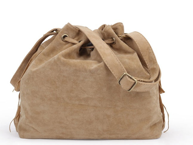 Bolso bucket de flecos color albaricoque