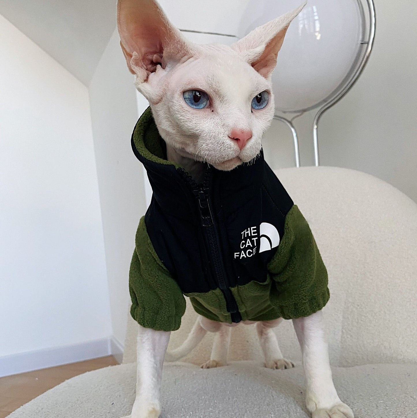Abrigo Polar para Gatos – Cálido, Suave y Estilo “The Cat Face”