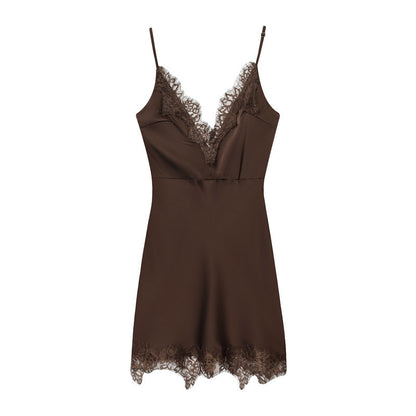 Vestido satinado “Lace Brown” con encaje | Estilo lencero con tirantes finos - Lovelys