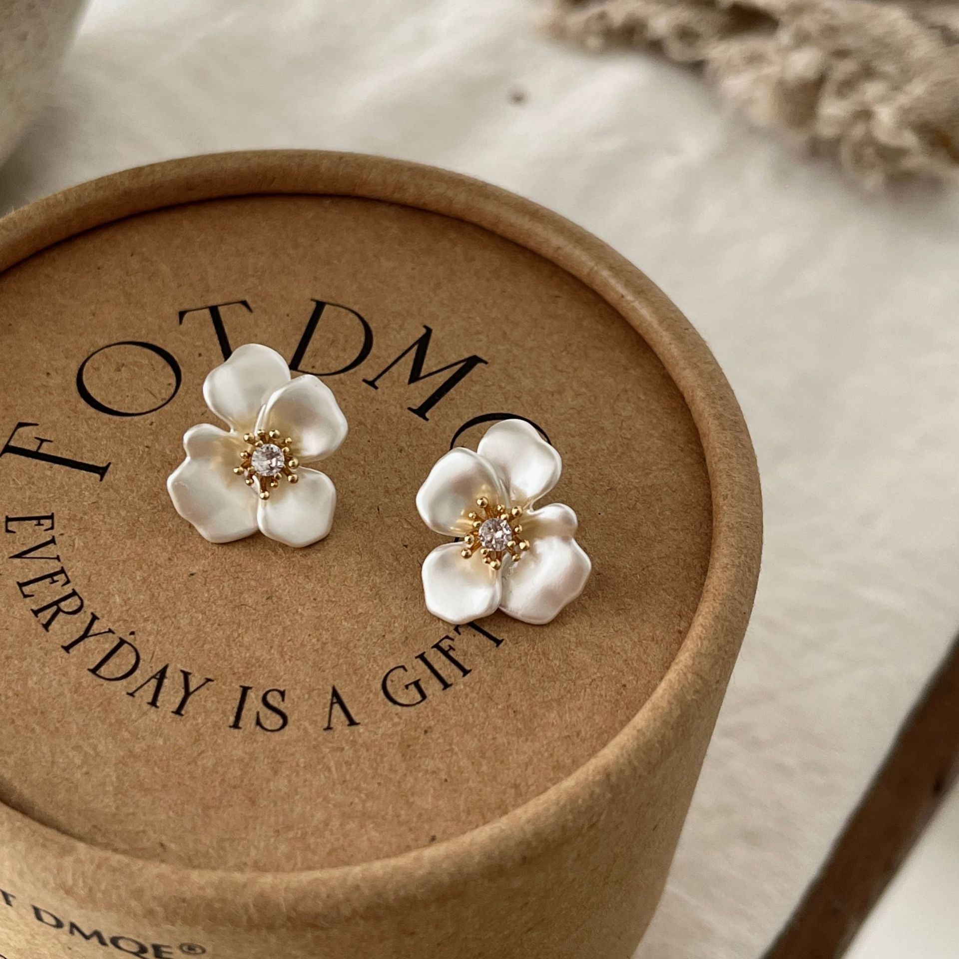 Flor de alta calidad. Pendientes de diseño. - Lovelys