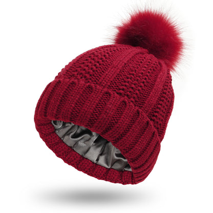 Gorro “Silky Warm” forrado en satén con pompón - Lovelys