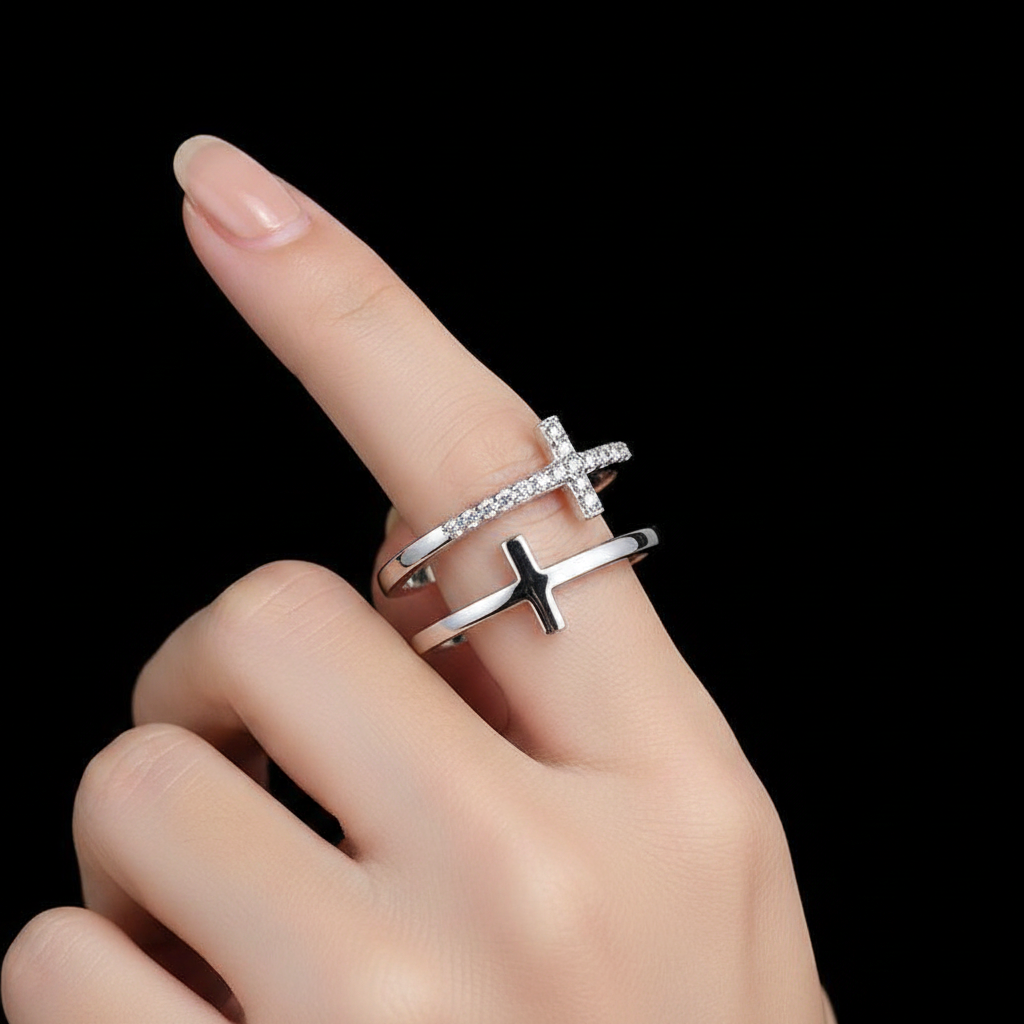 Anillo Cruz lifestyle fondo negro