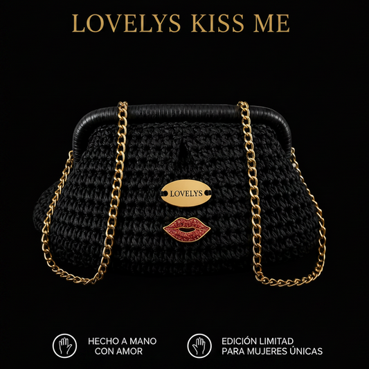 Bolso Kiss Me negro tejido con cadena dorada y aplique de labios rojos