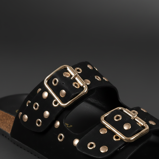 Sandalia negra detalle
